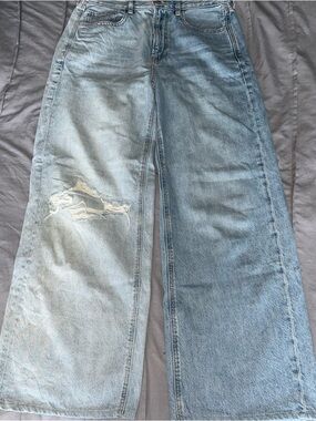 American Eagle Light Wash Wide Leg Distressed Jeans